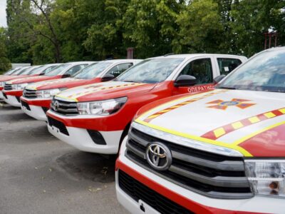 ДСНС отримала 14 спеціалізованих авто для піротехнічних підрозділів від ПРООН