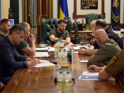 Володимир Зеленський провів нараду напередодні засідання Ради Україна-НАТО  