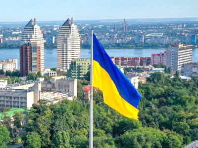 У Дніпрі відбулася планова заміна одного з найбільших прапорів України  