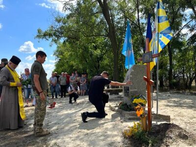 На Дніпропетровщині відкрито пам’ятник на місці загибелі Героя України льотчика Олександра Кукурби  