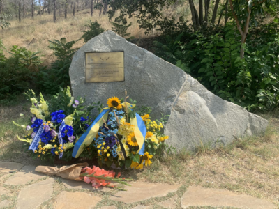 У Грузії вшанували пам’ять полеглих захисників біля монументу Героям України  