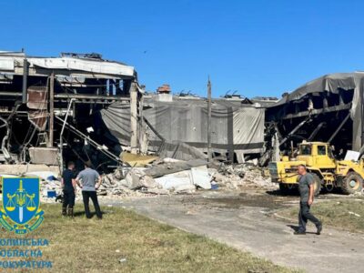 Троє осіб загинуло внаслідок ранкового ракетного обстрілу підприємства в Луцьку  
