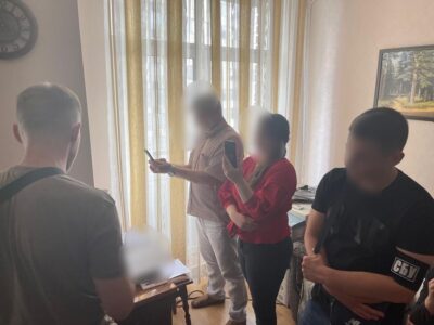 Повідомлено про підозру активістці, яка провокувала сутички біля Києво-Печерської Лаври