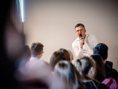 Дмитро Кулеба запросив ветеранів працювати в МЗС  