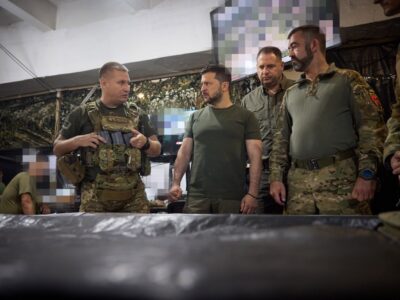 Президент України відвідав бригади, які ведуть наступальні дії в межах ОТУ «Соледар»  