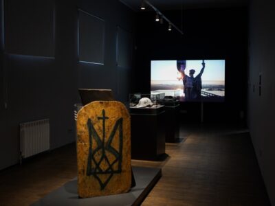 «Знак на щиті»: у Києві відкрилася виставка про історію Тризуба  