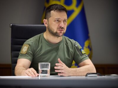 Президент України заслухав доповіді про ворожі атаки й ситуацію на фронті  
