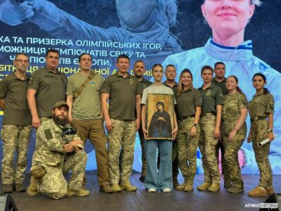 Ольгу Харлан відтепер оберігатиме ікона, яку подарували українські воїни  