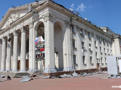 Унаслідок ракетного удару по центру Чернігова пошкоджено П’ятницьку церкву та знищено обласний академічний театр  