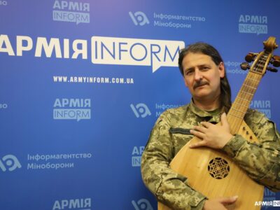 «Сяє небо, гра земля, йдемо в бій на москаля!»: гість АрміяInform кобзар Тарас Компаніченко  