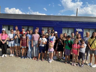 Діти з прифронтової Херсонщини вирушили у мандрівку до Угорщини  