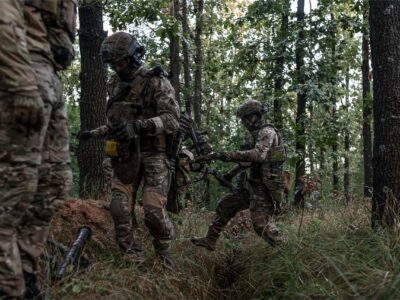 Стійкість наших воїнів зараз вирішує все — Президент України  