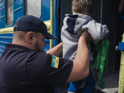У дев’яти населених пунктах Донеччини оголошено примусову евакуацію дітей  