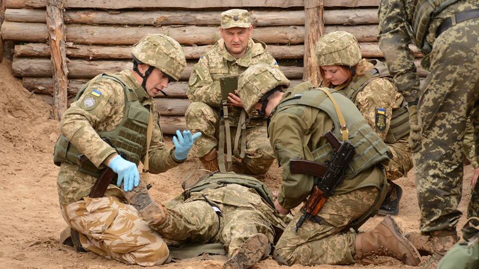 «В умовах браку ресурсів і часу роблять дива» — у військово-медичній академії розповіли про підготовку бойових медиків  