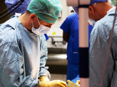 У Британії українські хірурги пройшли навчання сучасних хірургічних технік  