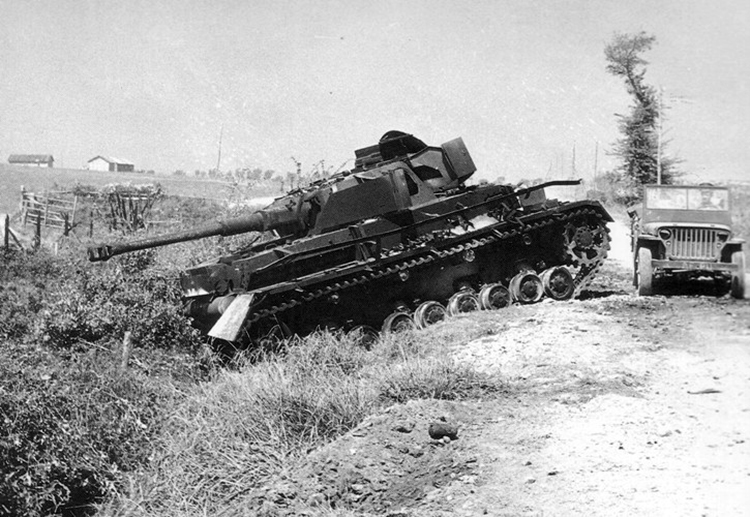 Підбитий німецький Panzer IV у боях за плацдарм Салерно