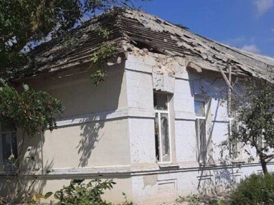 На Херсонщині ворог обстріляв амбулаторію: поранено фельдшера  