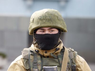 На окуповані території рашисти везуть своїх «спостерігачів» за «виборами»  