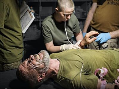 Уряд дозволив бойовим медикам переливати кров на догоспітальному етапі  