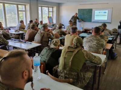Військовослужбовців Сил ТрО навчають надавати невідкладну психологічну допомогу в бойових умовах  