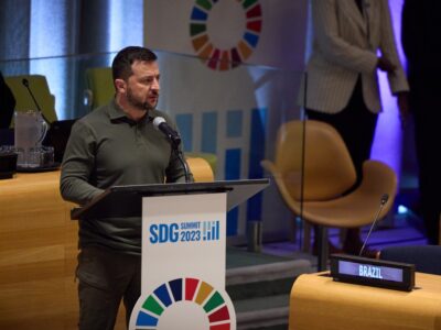 Щоб запобігти потрясінням на світовому ринку продовольства, ми можемо створити зернові хаби —  Володимир Зеленський  