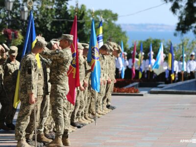 У парку Перемоги в Одесі з’явилися алеї, названі на честь видів та родів військ Сил оборони України  