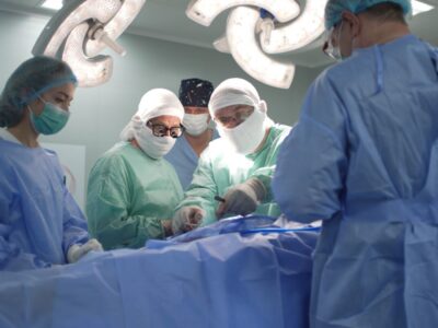 Відомий у світі хірург-ортопед прооперував українських воїнів за унікальною методикою протезування кінцівок  