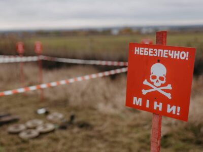 91 тисячу знаків «Небезпечно міни» передадуть прифронтовим громадам  