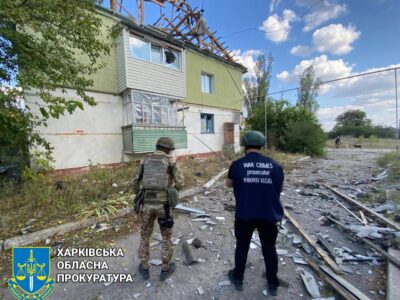 Війська рф влучили у багатоквартирний будинок на Харківщині