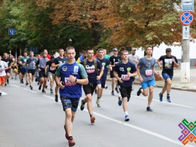У Хмельницькому відбувся патріотичний забіг «Шаную воїнів, біжу за Героїв України»  