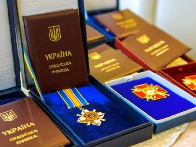 Президент нагородив посмертно 141 захисника України  