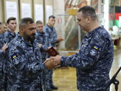 Командувач ВМС ЗС України вручив нагороди за мужність і відданість присязі  
