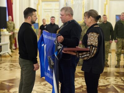 Володимир Зеленський вручив ордени «Золота Зірка» родинам полеглих українських героїв  