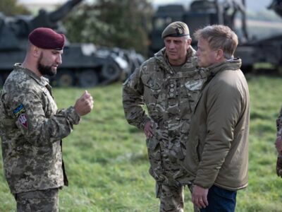 Міністр оборони Великої Британії Грант Шаппс відвідав один із полігонів, де готують українських військових  
