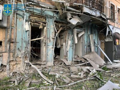 Через нічний обстріл Херсона постраждали двоє дітей та їхня мати