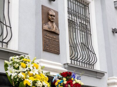 У Тернополі відкрили пам’ятну дошку на честь загиблого військового Віталія Стадника