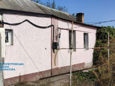 Внаслідок чергового ворожого обстрілу міста Нікополь поранено жінку