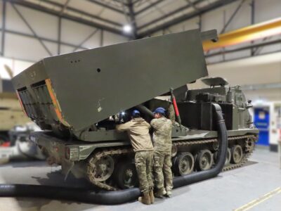 Українські військові у Британії навчаються обслуговувати системи M270  