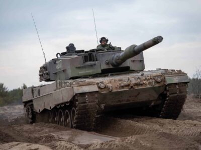 Канадські військові показали, як навчають українських танкістів на Leopard  