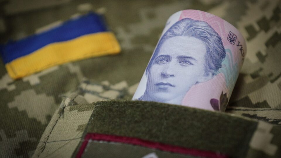 Грошове забезпечення та додаткові винагороди військовим: структура та як розраховується 