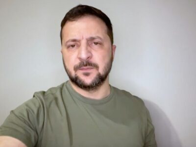 Президент: Не можна бути осторонь захисту України, і слава всім нашим людям, які це розуміють  