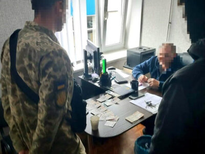 На Хмельниччині співробітник підприємства намагався підкупити військовослужбовця ТЦК та СП  