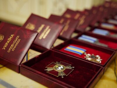 Президент України нагородив державними відзнаками 480 військовослужбовців  