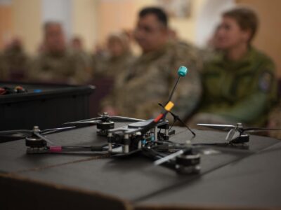 Колектив Національного військово-медичного клінічного центру передав FPV-дрони для бойового підрозділу  