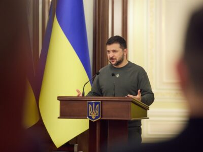 У День працівників радіо, телебачення та зв’язку Володимир Зеленський вручив державні нагороди  