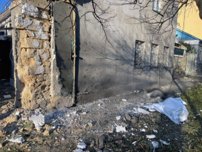 Внаслідок ворожого удару по середмістю Херсона кількість травмованих зросла до дев’яти  