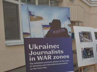 У Києві відкрилась виставка «Україна: журналісти в зоні бойових дій»  