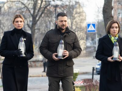 Подружжя Зеленських та Президентка Молдови вшанували пам’ять загиблих під час Революції Гідності  