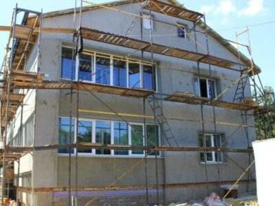 Програма «ВідновиДІМ» допомагає у відбудові пошкоджених війною будинків  