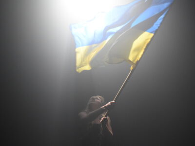 Американська співачка Келсі Кімберлін презентувала пісню «Повернись», присвячену українським біженцям  